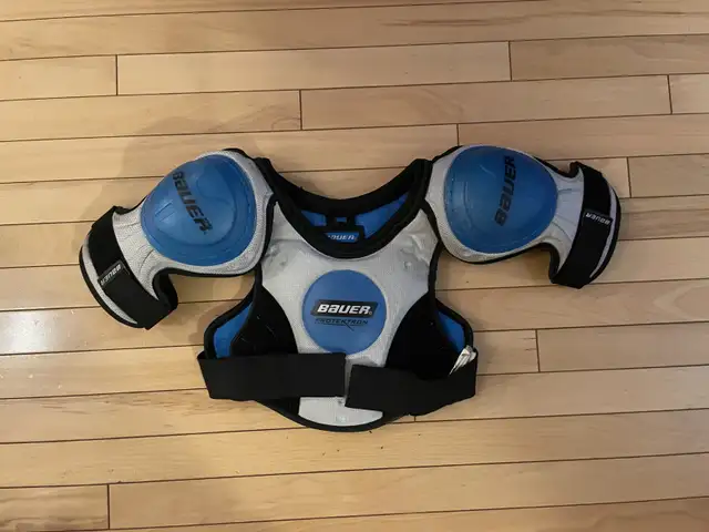 Bauer Youth Large (L/G) Hockey Shoulder Pads in Hockey in Calgary - Image 2