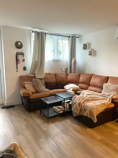 Chambre à louer dans un 5 ½ neuf — Longueuil Une chambre est disponible dans un magnifique 5 ½ situé...