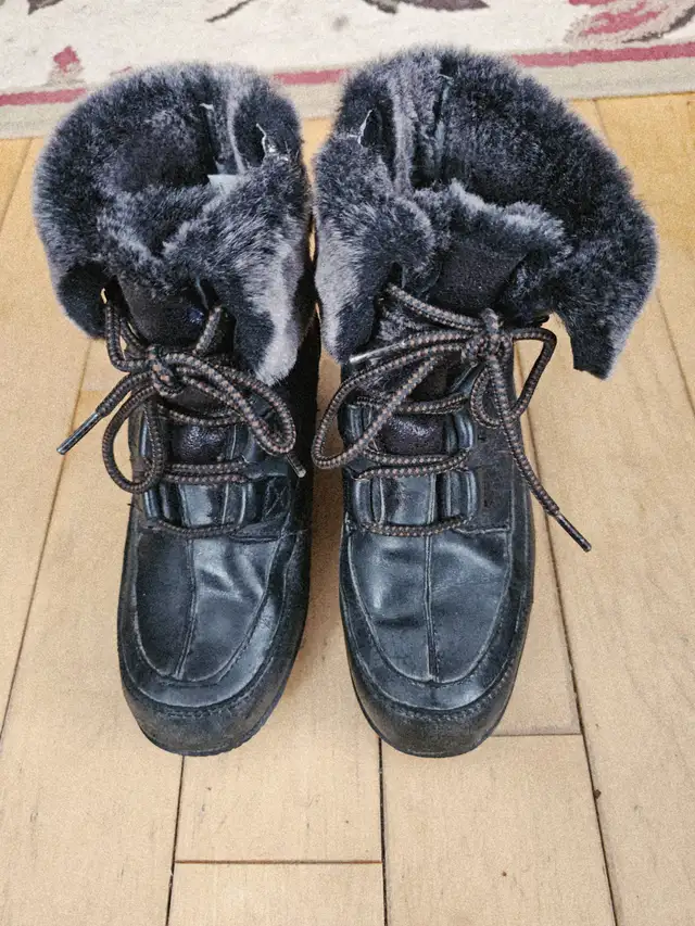 Bottes d'hiver (femmes 6 1/2 W) empeigne cuir in Women's - Shoes in Laval / North Shore - Image 2