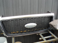 PARTS: FORD HONEY CONE 2004-2008 Grill - Hard to find NOT BROKEN