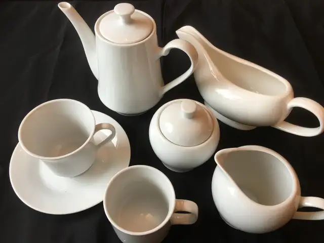 NES Pearl White Porcelain Plates, Bowls & Other Items in Kitchen & Dining Wares in Kitchener / Waterloo - Image 6