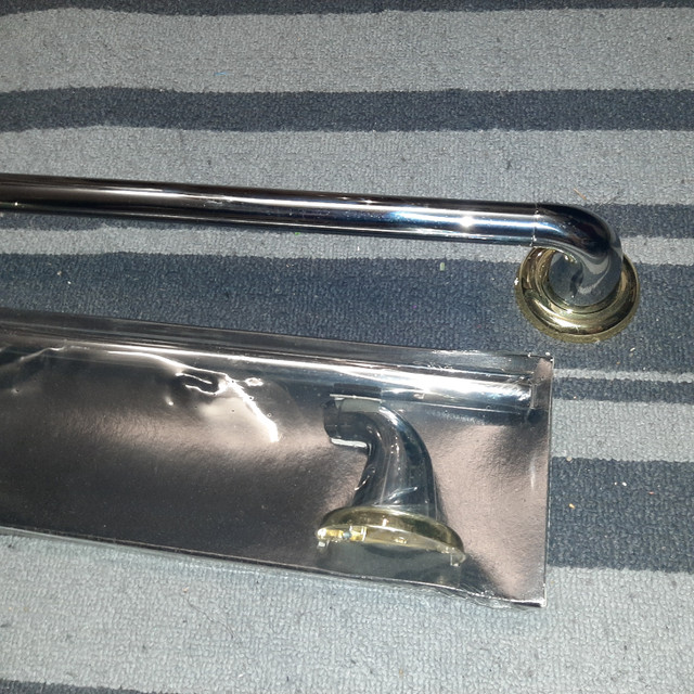 Towel Bar 18 inches chrome Brand New . High end brand in Plumbing, Sinks, Toilets & Showers in City of Toronto - Image 3