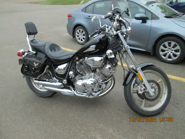 motor bike in Road in Moncton - Image 2