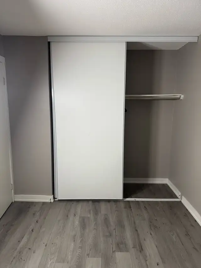 Looking for Roommate - St.Laurent area - Unfurnished Bedroom in Room Rentals & Roommates in Ottawa - Image 10