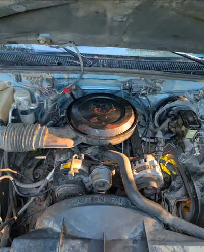 Selling a Chevy/ gm 350 TBI engine out of my 89 c1500. It was fully rebuilt 20,000kms ago by the pre...