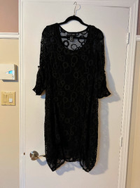 Robe noire collection Frank Lyman grandeur 8ans