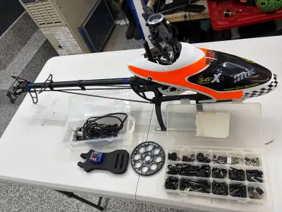 Mikado logo 400 airframe and flybarless controler. Blade holders have been damaged and need replacin...