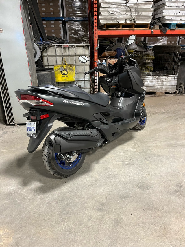 2023 Suzuki Burgman 400 in Scooters & Pocket Bikes in Cornwall - Image 2