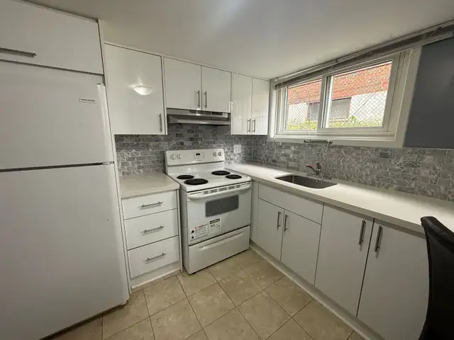 Walk out basement for rent in Long Term Rentals in City of Toronto - Image 5