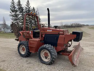 1997 Ditch Witch 7020 trencher With frost chain Runs and works great.