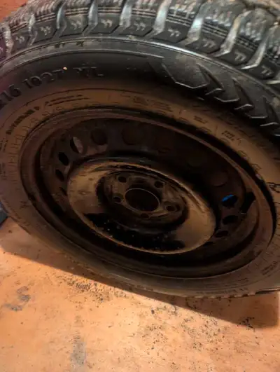 Accident avec la voiture avant d'avoir eu l'occasion de changer les pneus donc neufs