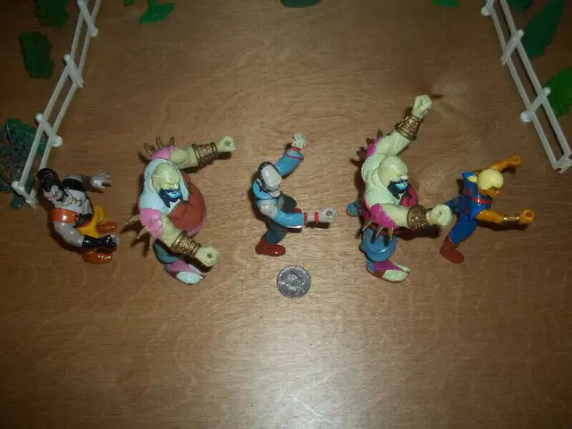 5 vintage Hasbro actions figures-1990 in Toys & Games in City of Montréal - Image 5