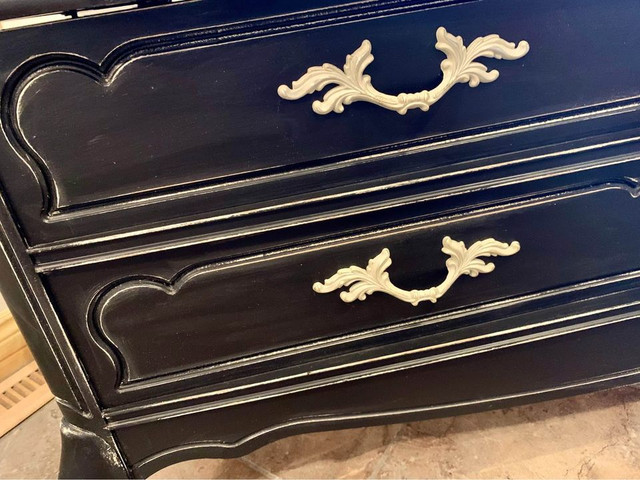 Black Distressed / Rustic French Provincial Blanket Chest in Dressers & Wardrobes in Edmonton - Image 3