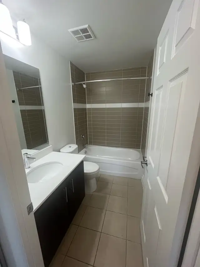 Roommate for Downtown London562905144246282243