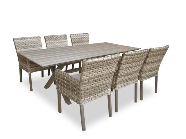 Table jardin Démonstrateur $1499 reg $2499 outdoor patio table dans Mobilier pour terrasse et jardin  à Ouest de l’Île
