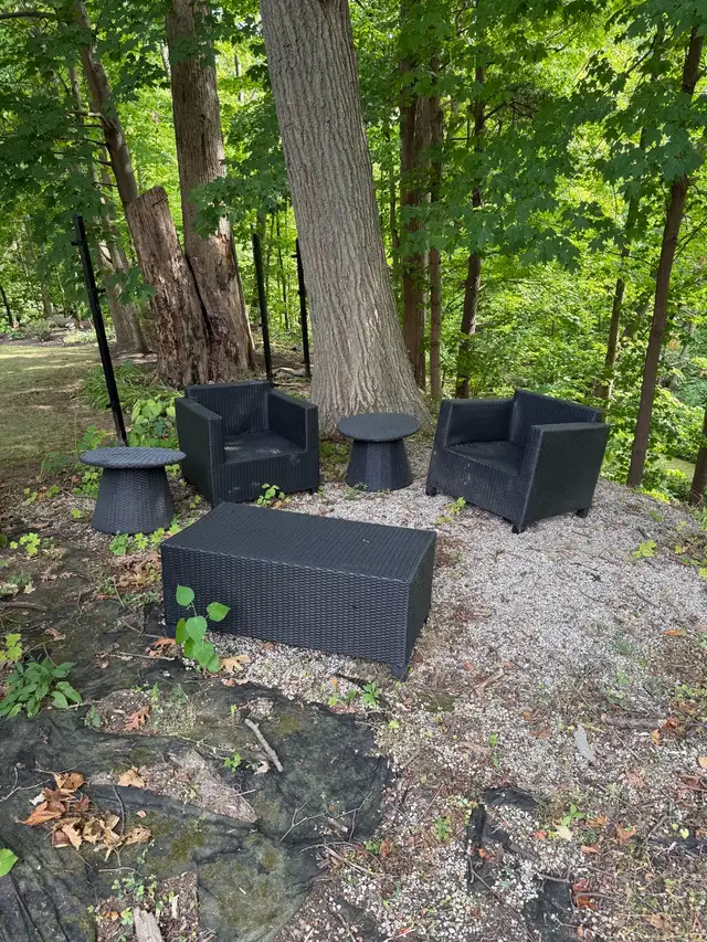 Outdoor furniture set in Patio & Garden Furniture in Mississauga / Peel Region - Image 2