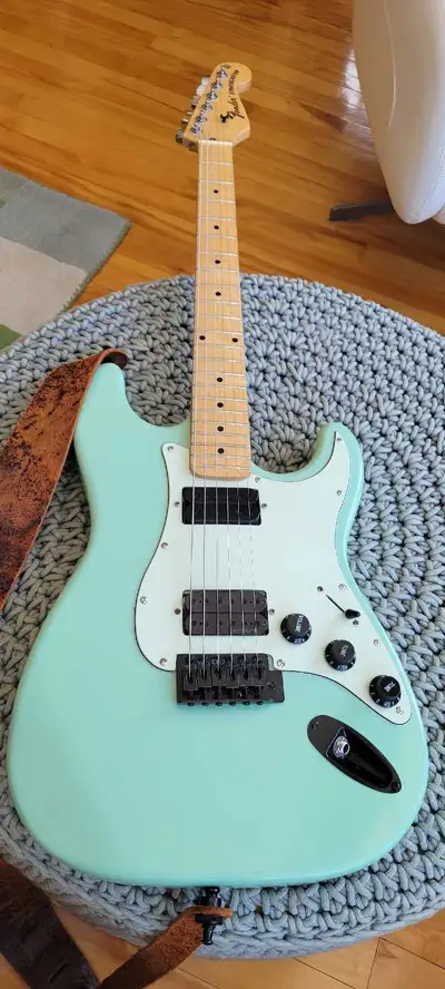 Fender Stratocaster Chine guitare, View more