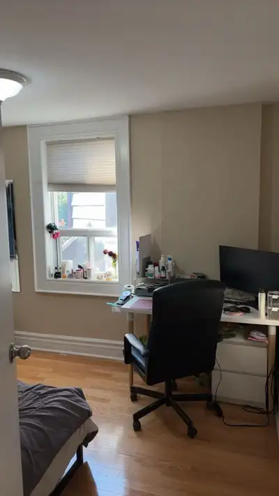 private room for rent in 2 bedrooms 1bathroom unit