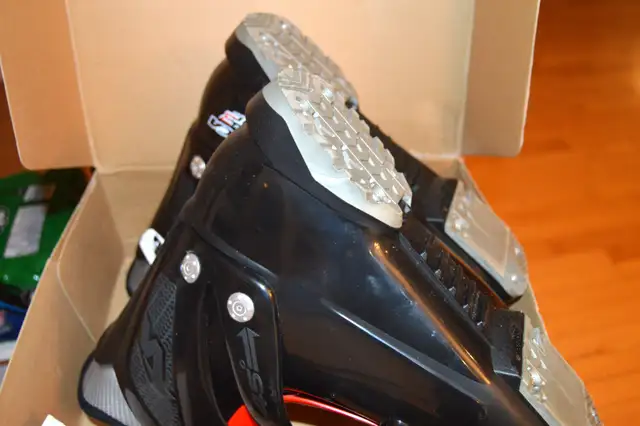 Nordica Firearrow Team 3 Youth Ski Boots - Mondo 25.5 BSL 305 mm in Ski in Markham / York Region - Image 9