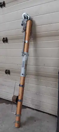 Dry wall tapping tool