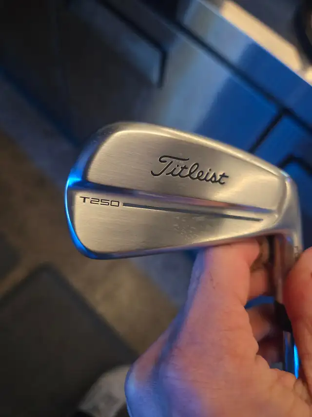 Titleist T250 Right hand irons (5-PW). Used less than 5 times in Golf in Ottawa - Image 4