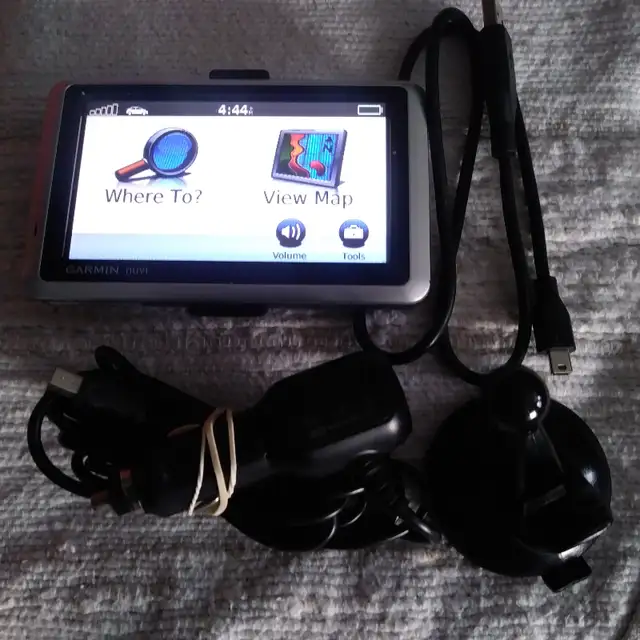 Garmin nuvi 1350 4.3″ GPS Free Maps 16 GB micro SD in General Electronics in City of Montréal - Image 2