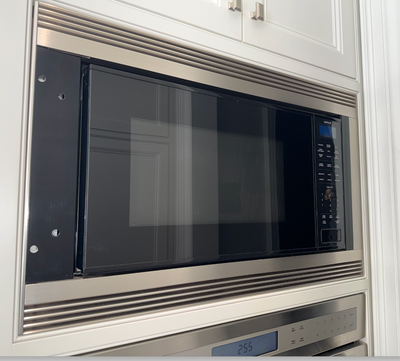 Price: $500 CAD Buyer responsible for removal. High-quality Wolf built-in microwave oven in good wor...