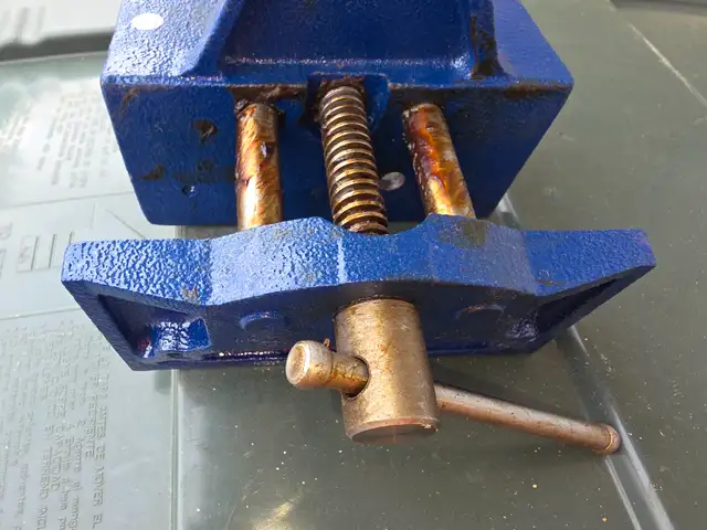 Mastercraft Woodworking Vise, Wide Jaw, 6-in #057-9007-8 Blue in Hand Tools in Windsor Region - Image 8