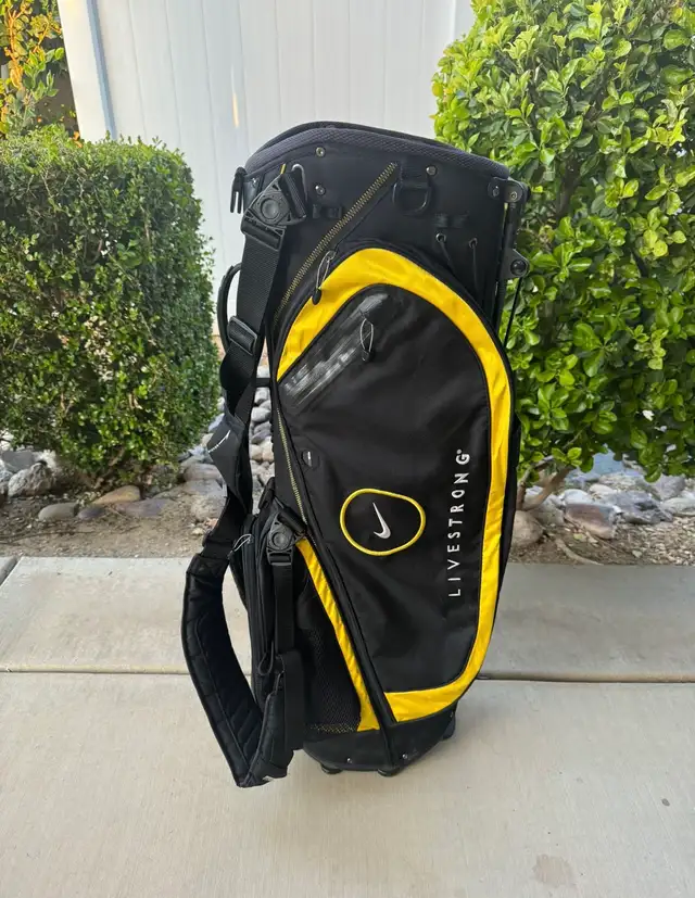 Nike LIVESTRONG Golf stand bag in Golf in Belleville - Image 2