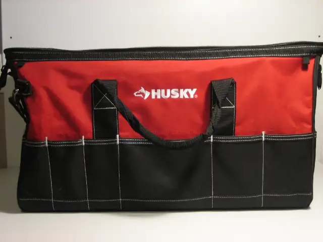 HUSKY 24" STORAGE CONTRACTOR TOOL TOTE CARRY ALL BAG in Tool Storage & Benches in London - Image 3