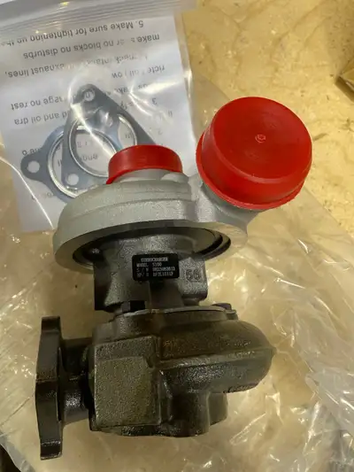 I am selling a new S100 Turbocharger, model number HH23082613. This turbocharger I bought for a Gehl...