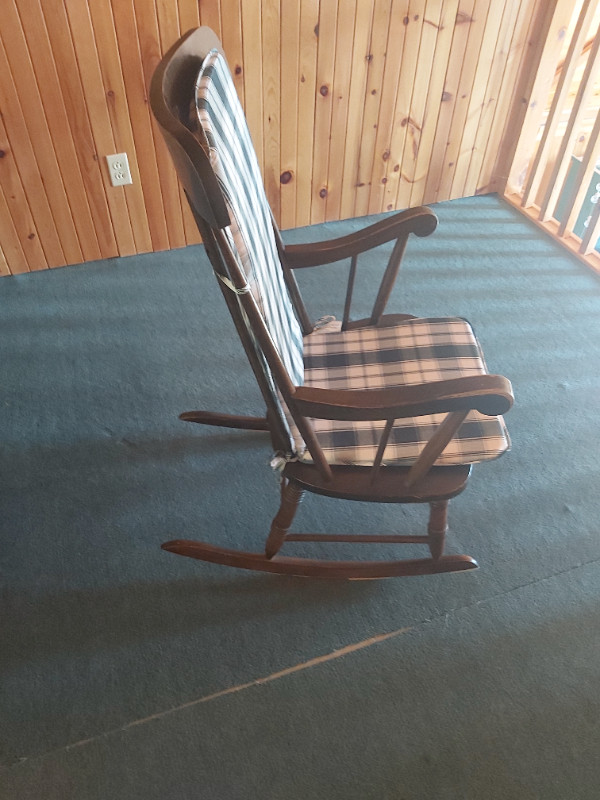 two antique rocking chairs / chaise berçante, tricoteuse in Chairs & Recliners in Ottawa - Image 3
