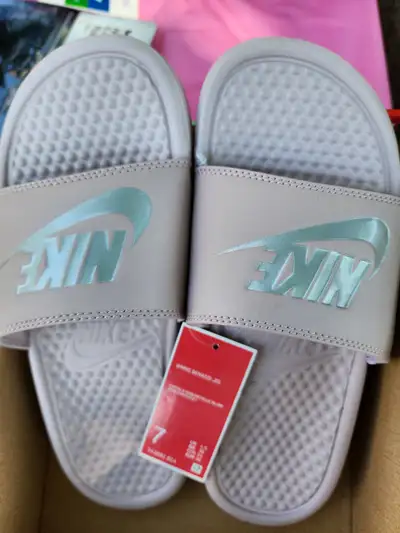Nike Slides Woman Size 7, View more
