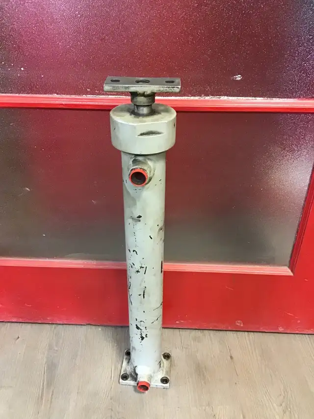 Cylindre hydraulique in Other in Drummondville - Image 2