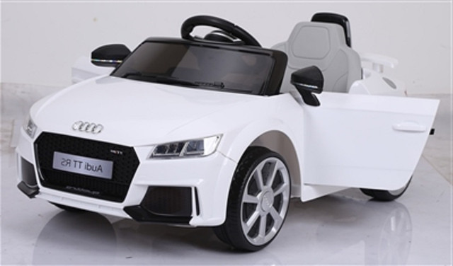 Licensed Audi TT RS 12V Child, Baby, Kids Ride On Car, Music mor in Toys in Oshawa / Durham Region - Image 3