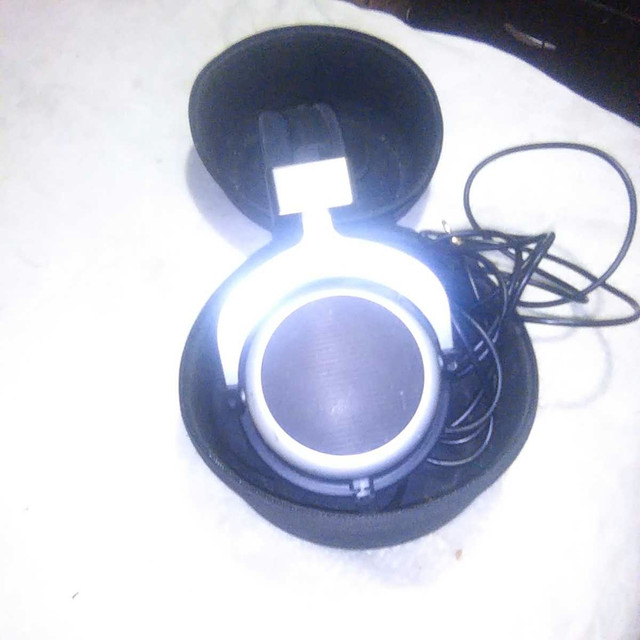 Headphones  in Headphones in Oshawa / Durham Region - Image 2