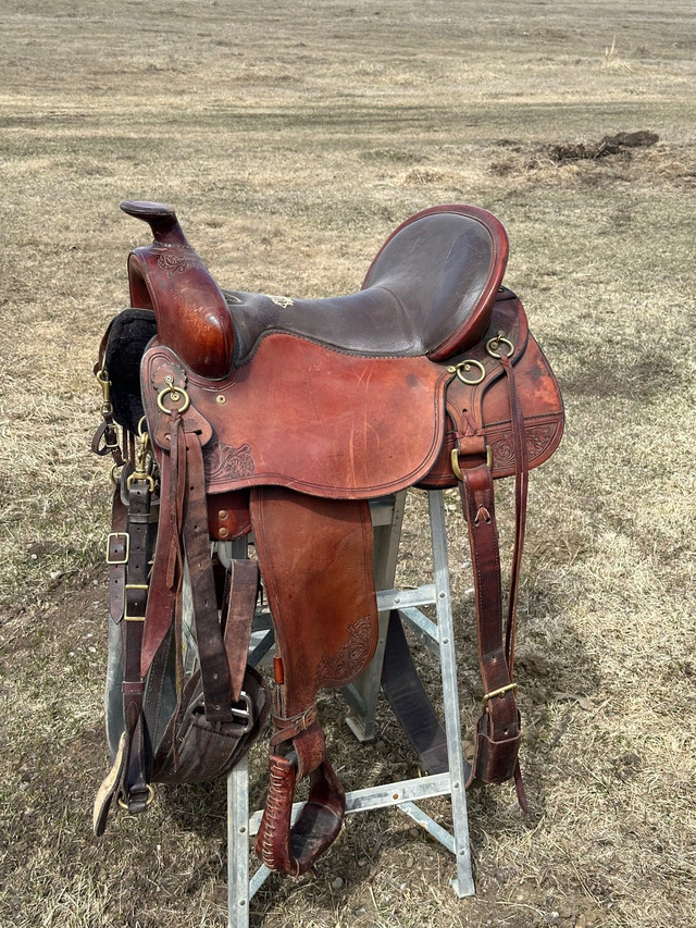 TUCKER SADDLE GEN 11 HIGH PLAINS in Equestrian & Livestock Accessories in Red Deer
