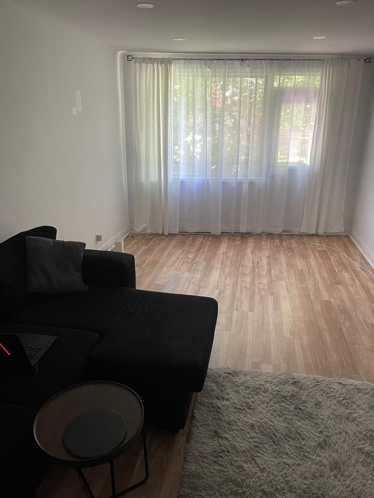*Immediately Available 4 1/2 near Metro University of Montreal* — photo 2