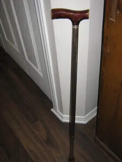 Canne en aluminium ajustable et poignée de bois, View more