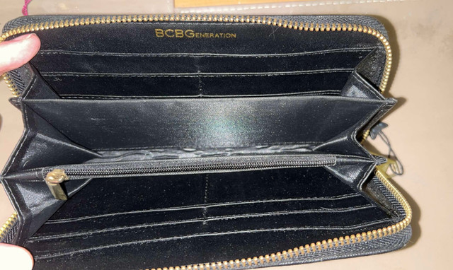 Women’s wallets BCBG & Nicole Lee in Women's - Bags & Wallets in La Ronge - Image 4