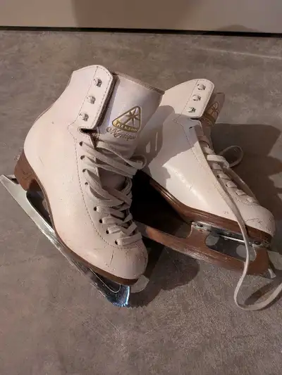 figure skates size 3, View more