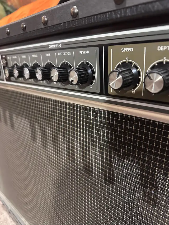 One-of-a-kind Roland Jazz Chorus-120 Amplifier in Amps & Pedals in Edmonton - Image 7