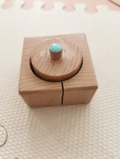 Pick up in West Springs SW. Base has crack due to baby pouring water in it.