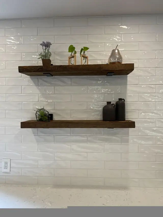 Tablettes en bois de grange finies à la cire d'abeilles  in Home Décor & Accents in Laval / North Shore - Image 4
