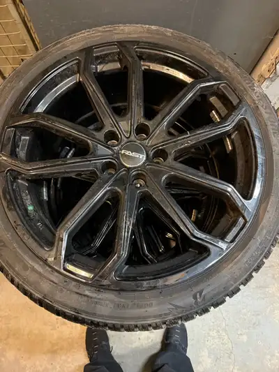 Brand new Bridgestone Blizzaks mounted on alloy rims. Were purchased in October 2025. Already mounte...