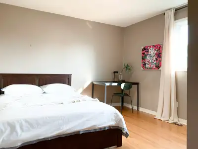Large Bedroom for Rent – Beautiful Gadern View Move-in Date: September 1, 2026 In-person viewings av...