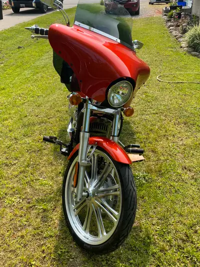 The bike is in mint condition, also has the mustang seat installed and comes with a extra Corbin sea...