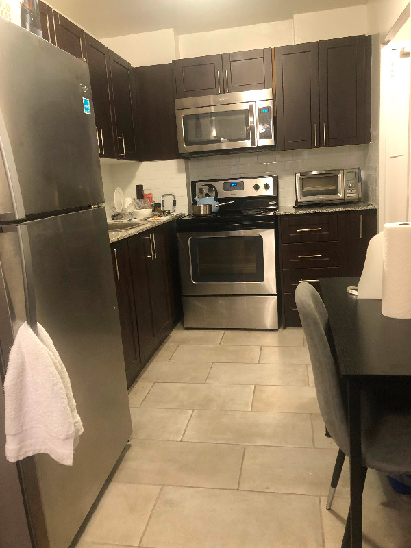 ROOM AVAILABLE for FEMALE in Room Rentals & Roommates in City of Toronto - Image 4