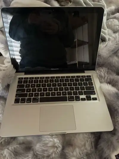macbook pro 13” A1278. screen doesnt turn on.