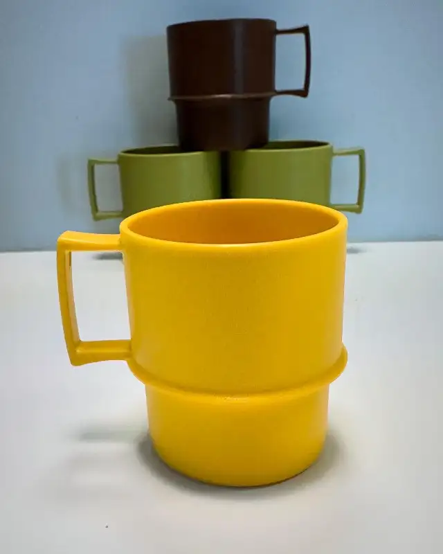 4 VINTAGE RETRO MID CENTURY PLASTIC MCM TUPPERWARE CUPS62863268220673126